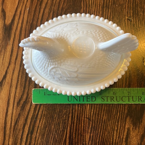 Pretty & Simple Hen on Nest Milk Glass Dish - Picture 5 of 16